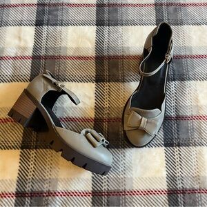 Stylish Gray Women's Shoes with Bow Detail